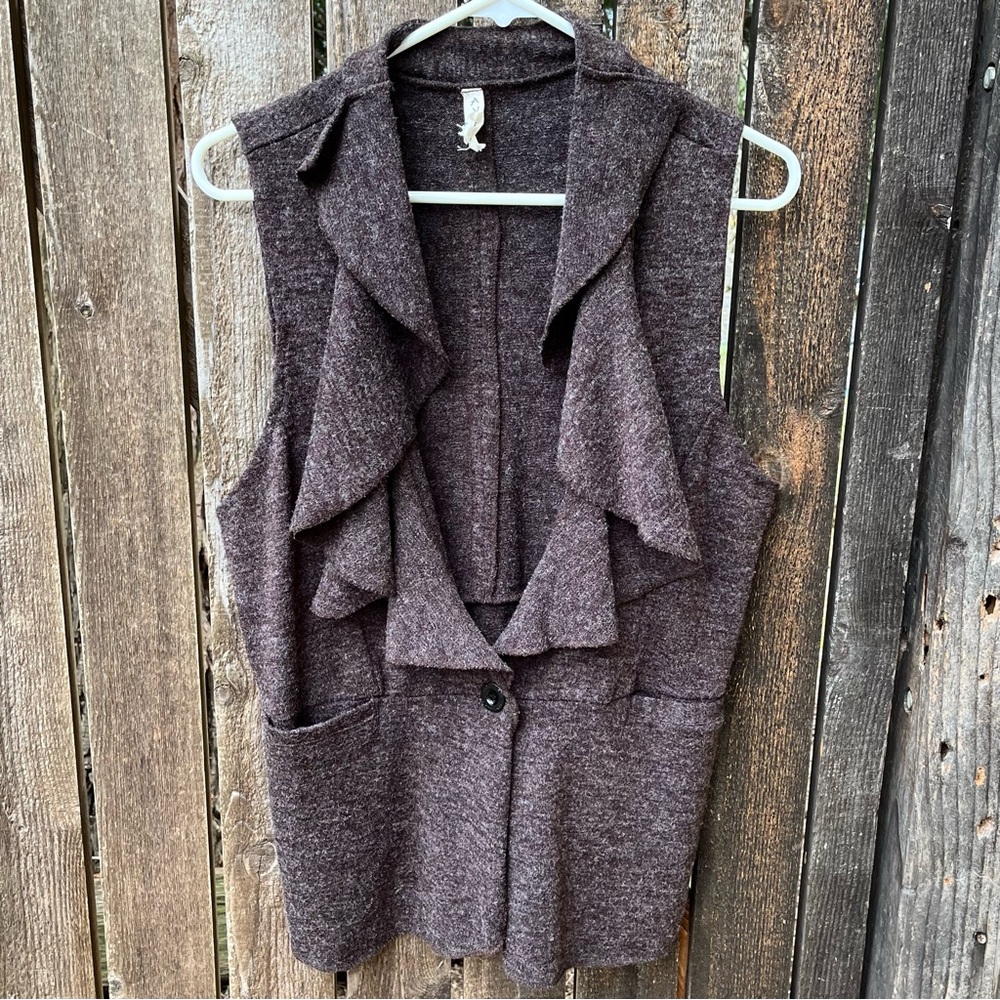 Avatar Imports Ruffle 1 Button Knit Vest In Brown Sz XL